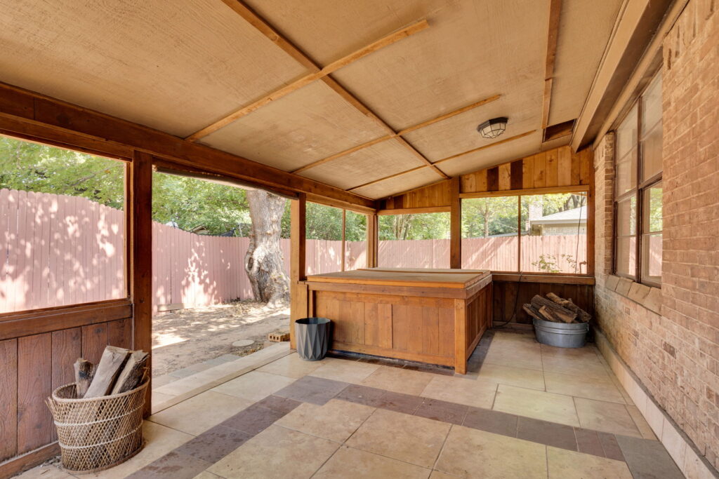 1420 Austin Drive, Ennis